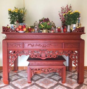 Bàn thờ với cách bố trí gọn gàng